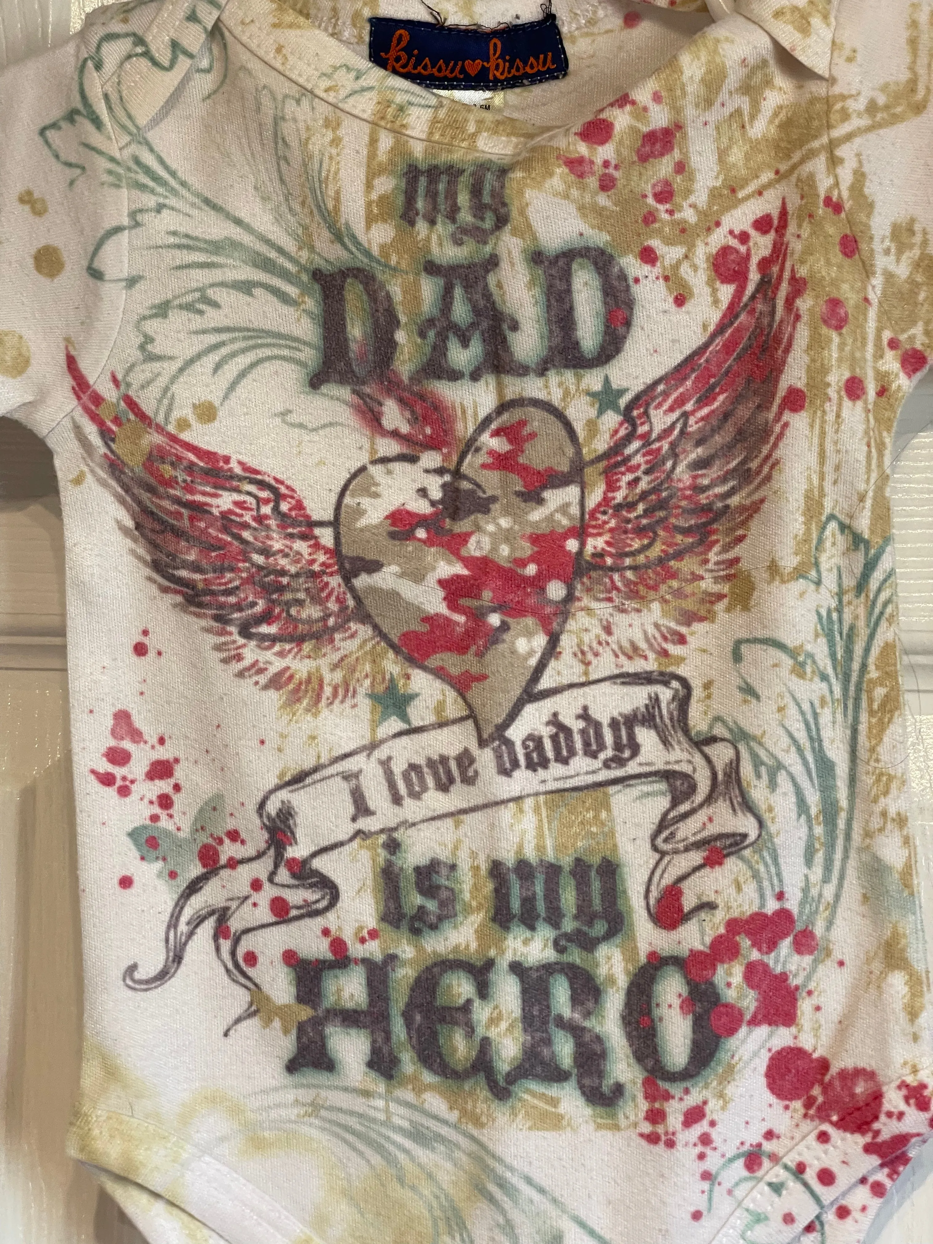 <€€* Unisex Baby 3-6 Mo Onesie Bodysuit “My Dad is My HERO” Short Sleeve Top by Kissu Kissu