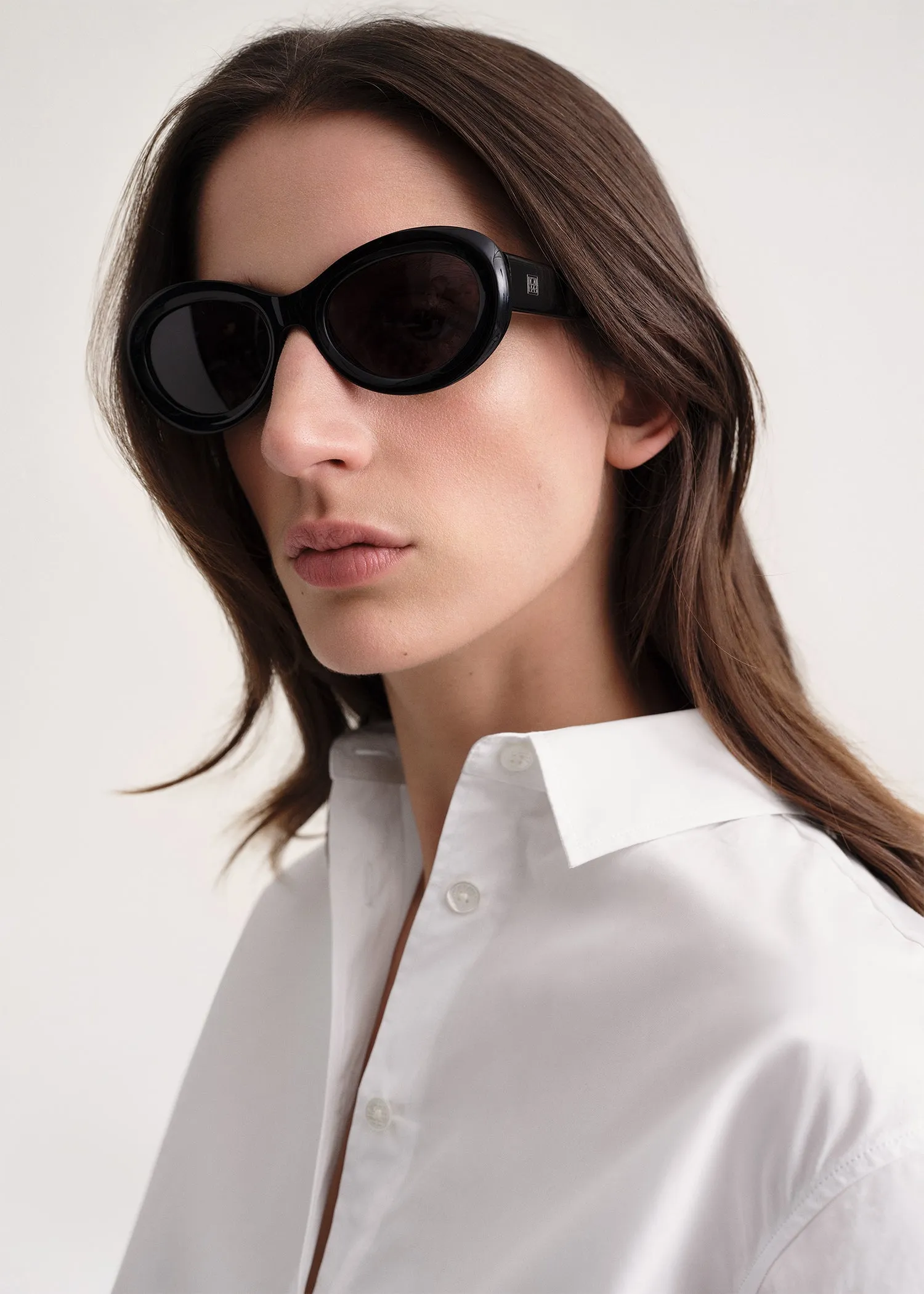Oval sunglasses black