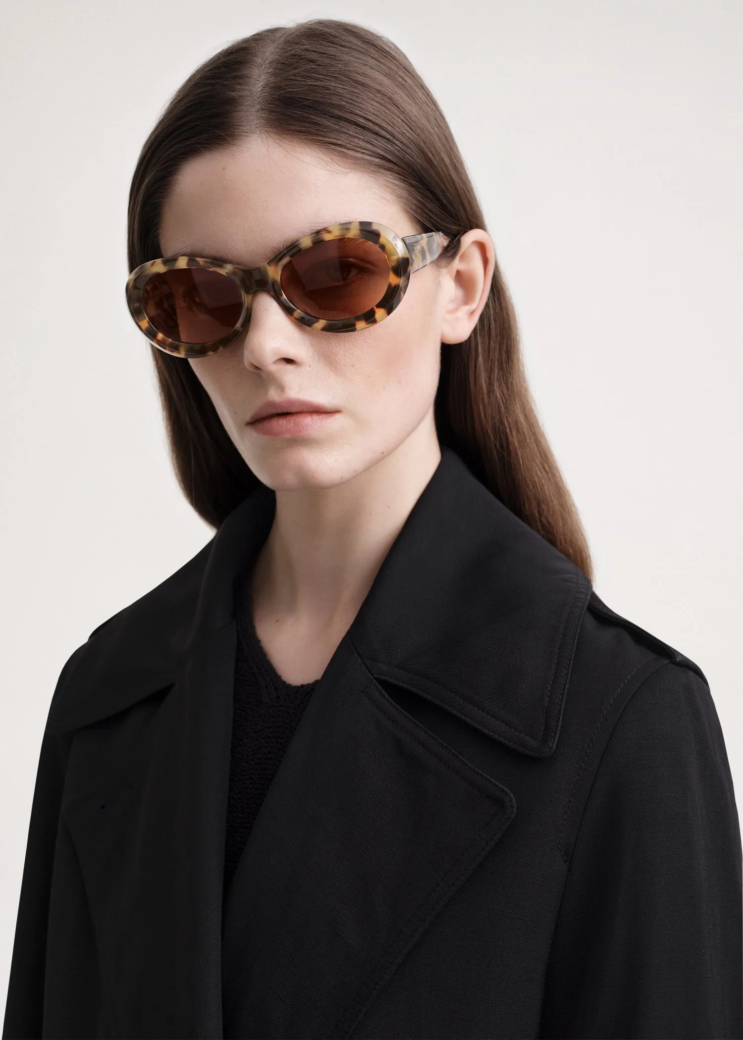 Oval sunglasses tortoise