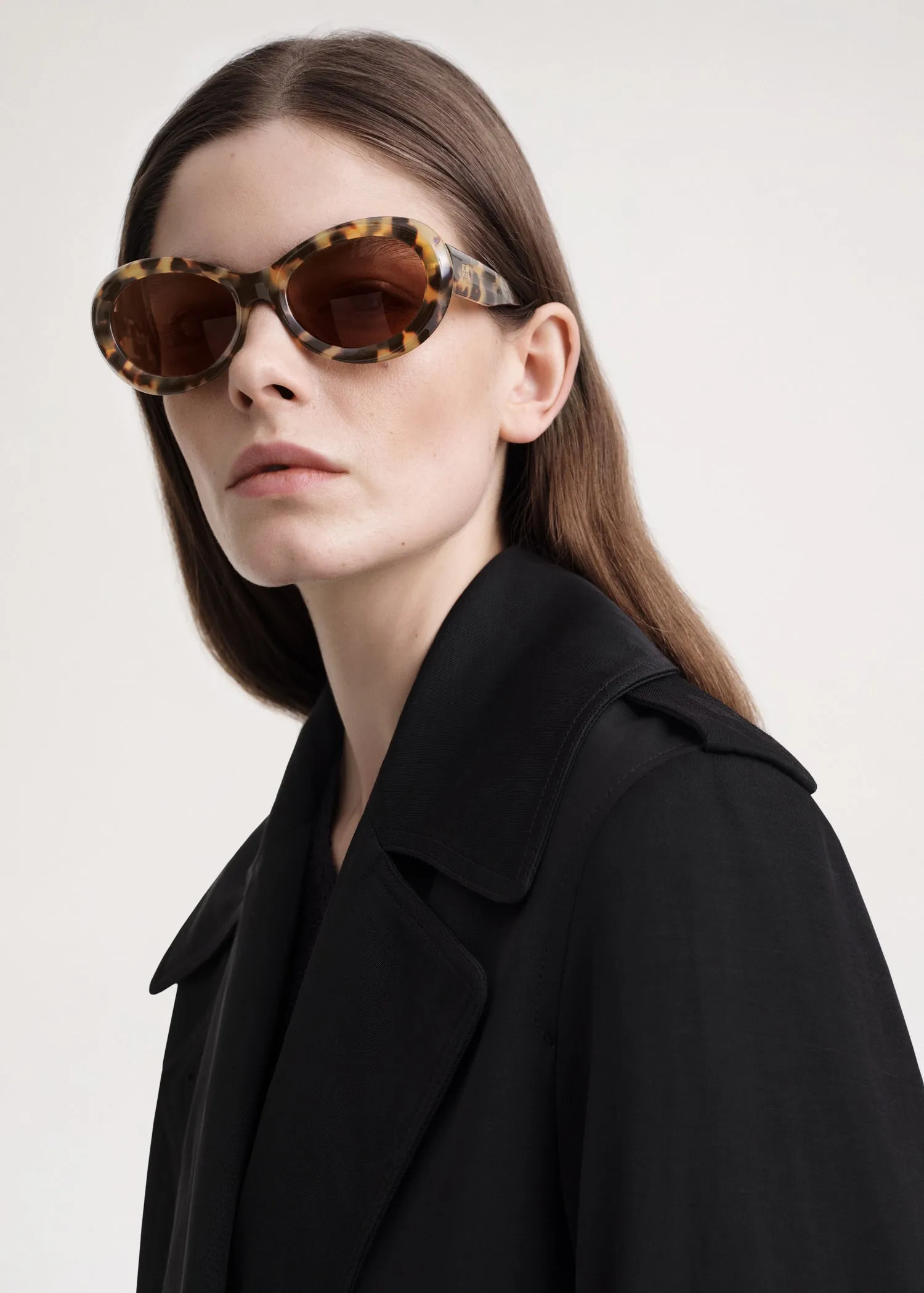 Oval sunglasses tortoise