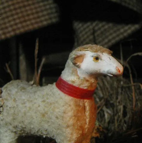 Primitive Cubby Box with Putz Sheep