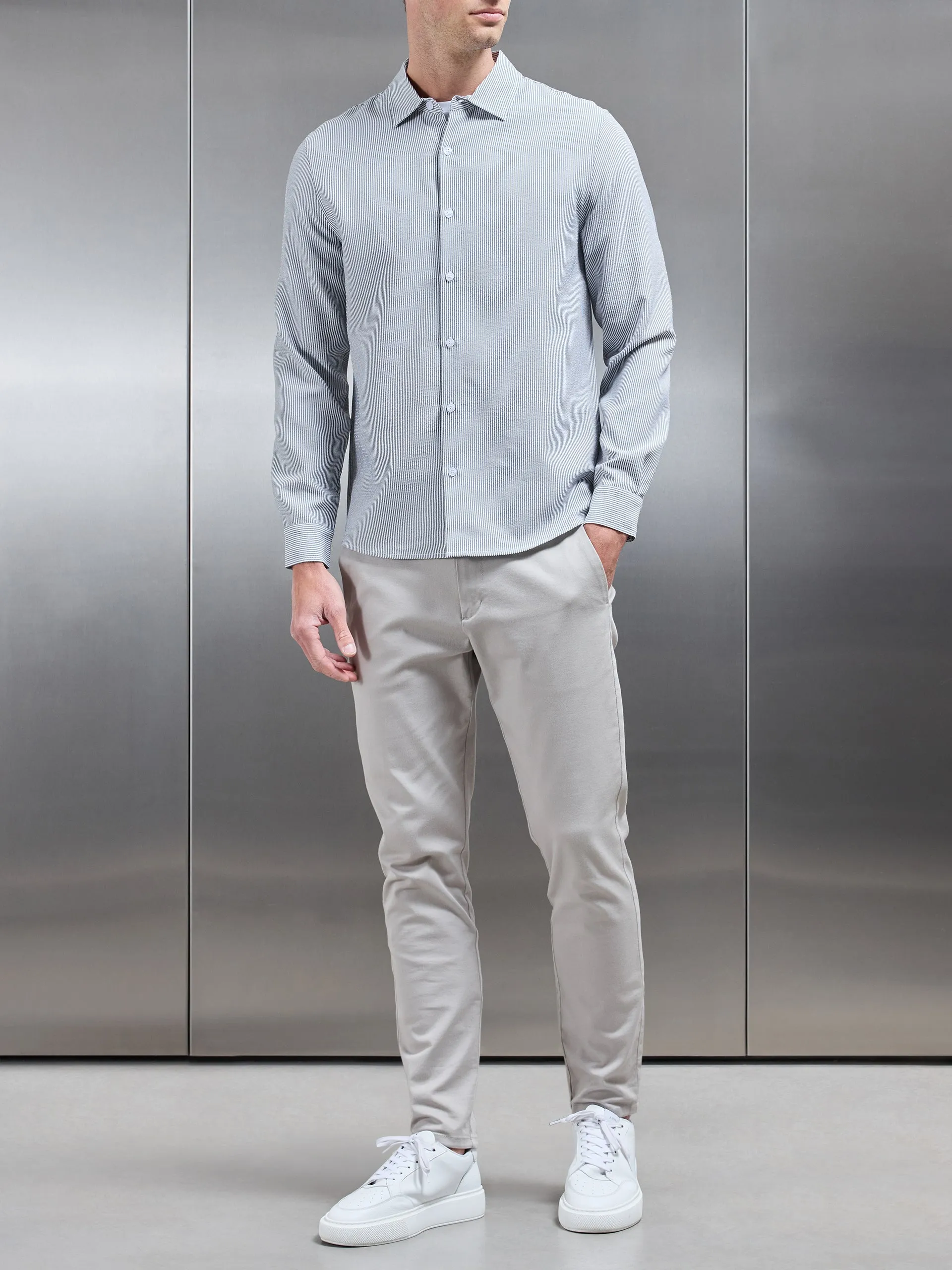 Seersucker Long Sleeve Cutaway Collar Shirt in Black
