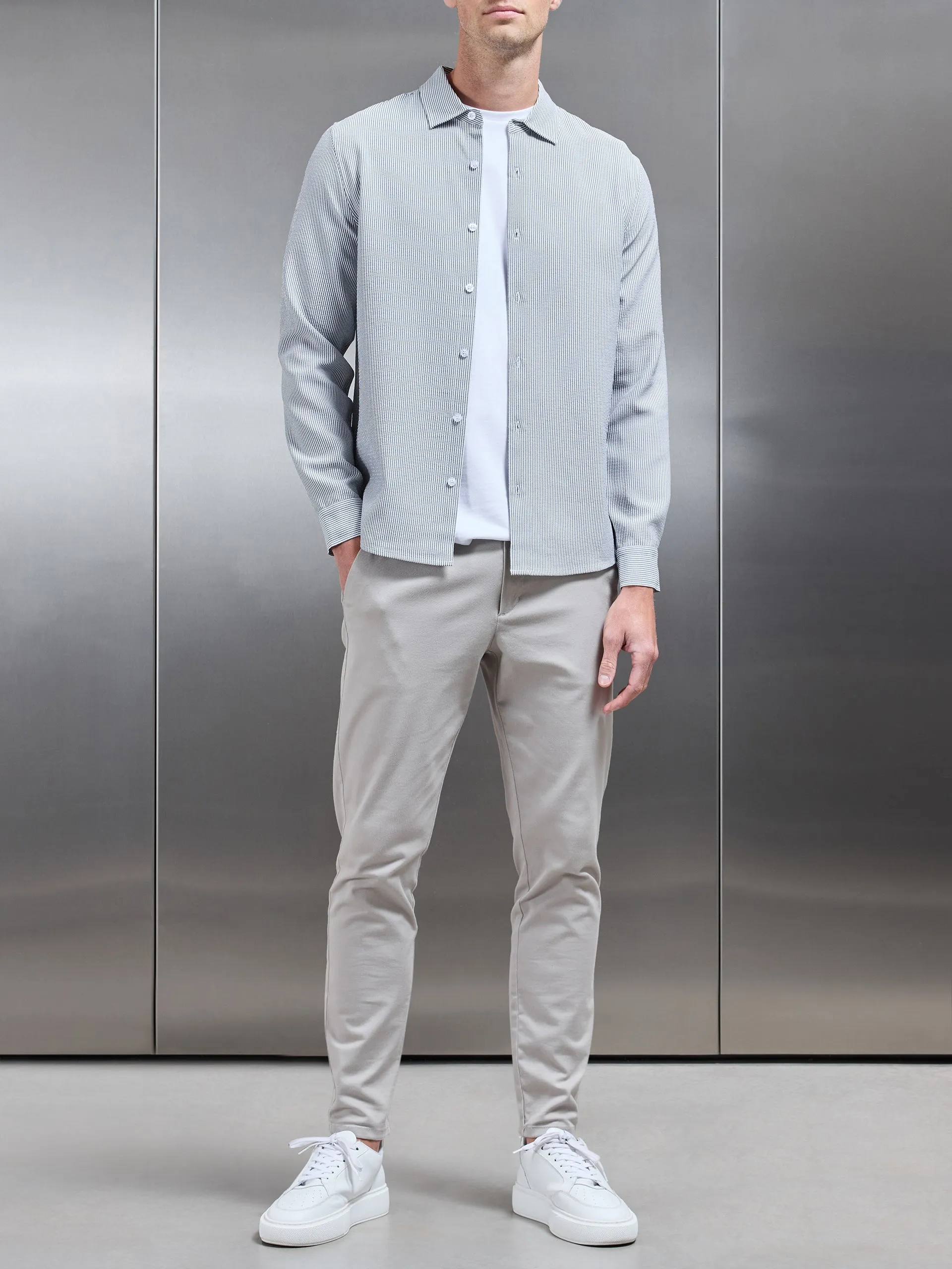 Seersucker Long Sleeve Cutaway Collar Shirt in Black