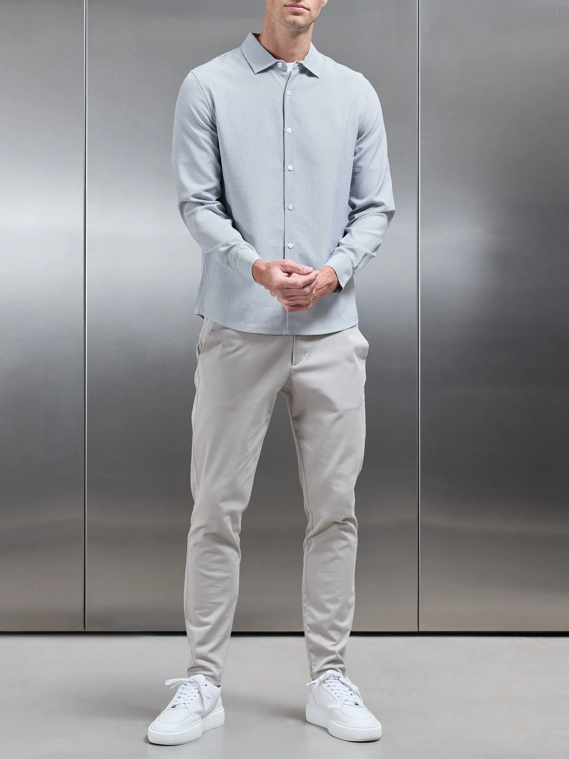 Seersucker Long Sleeve Cutaway Collar Shirt in Black