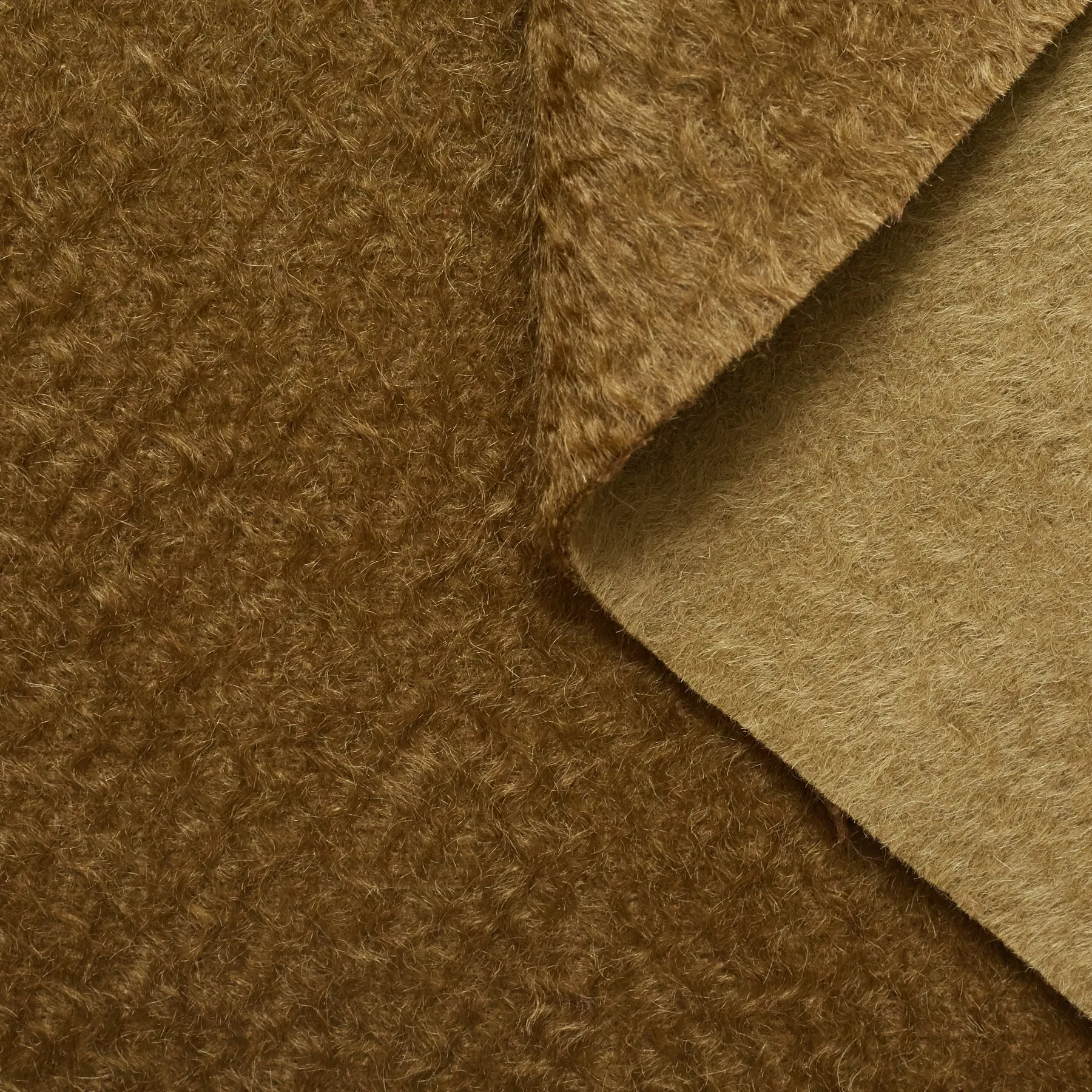 T20A00325 | Splittable Curly Mohair