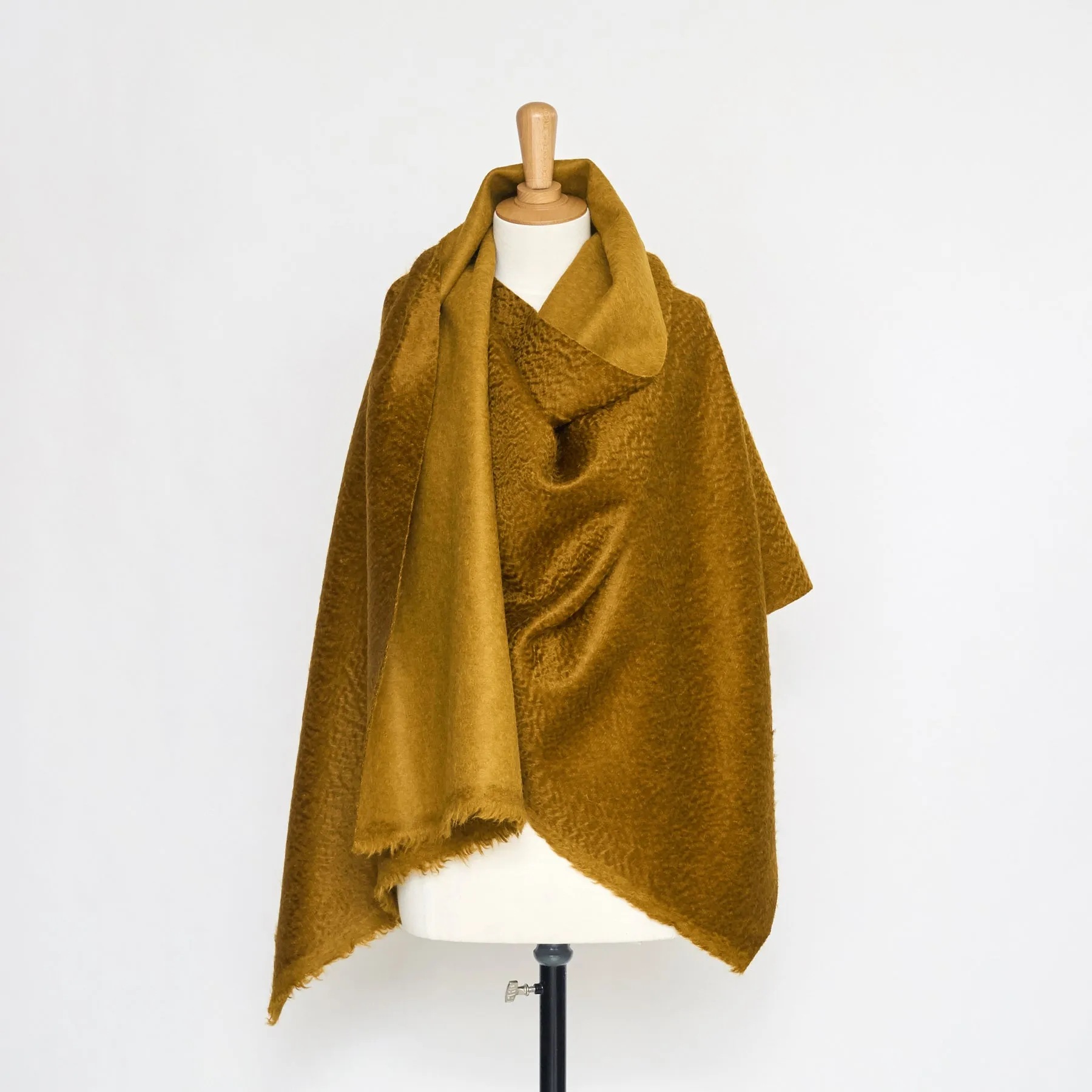 T20A00325 | Splittable Curly Mohair